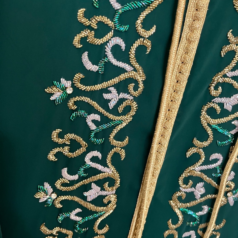 Elegant Green Moroccan Kaftan  Embroidered - Picture 3 of 4